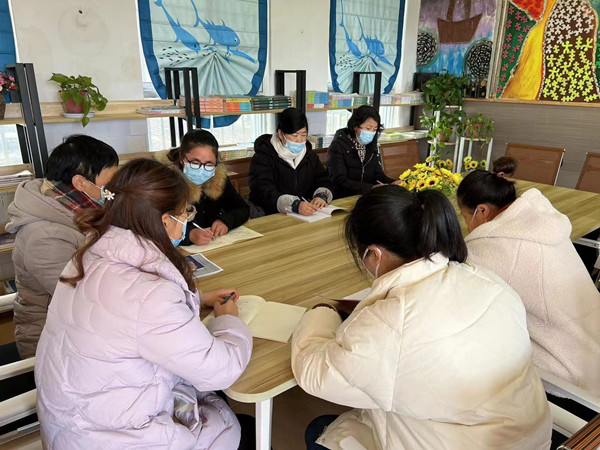 隆政园开展食堂安全培训活动