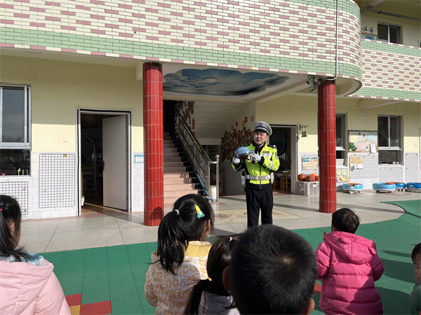 一盔一戴 安全常在