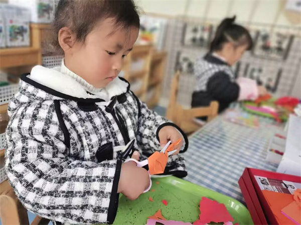 剪纸贺岁 喜迎新年