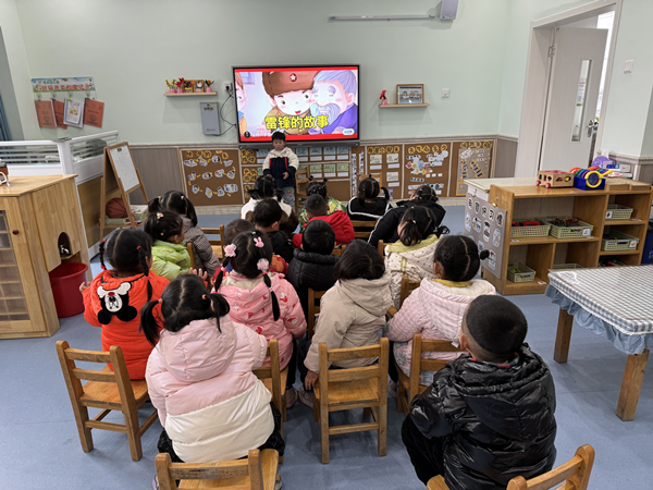 萌娃行动暖人心 雷锋精神代代传