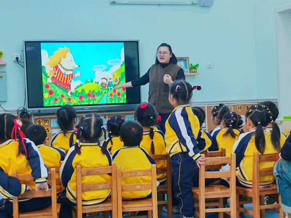 相伴进隆幼 随班指导促提升