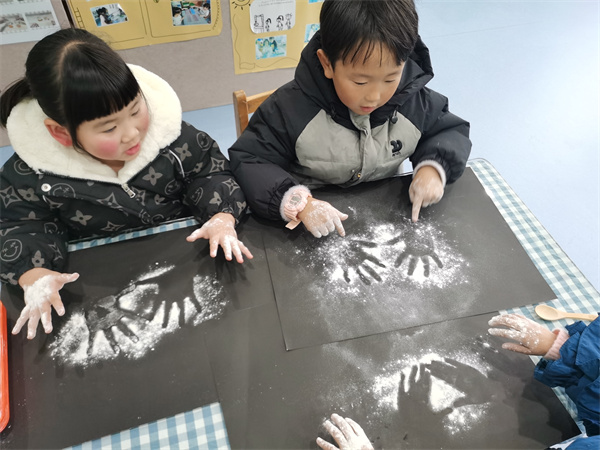 趣味面粉探索，点亮孩子创意火花