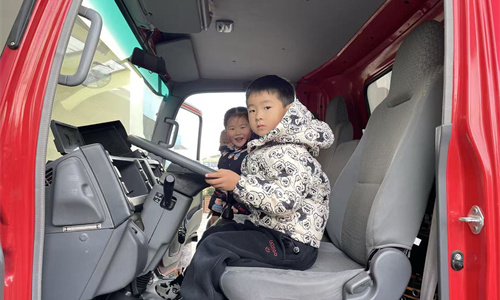 童心向警，致敬火焰蓝