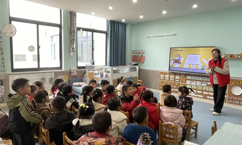  交规童遵守，安全伴童行